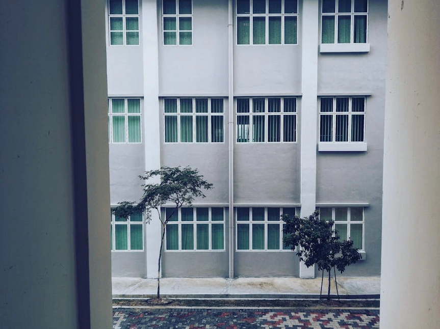 Moderní budova sídla IT PM Academy v Praze